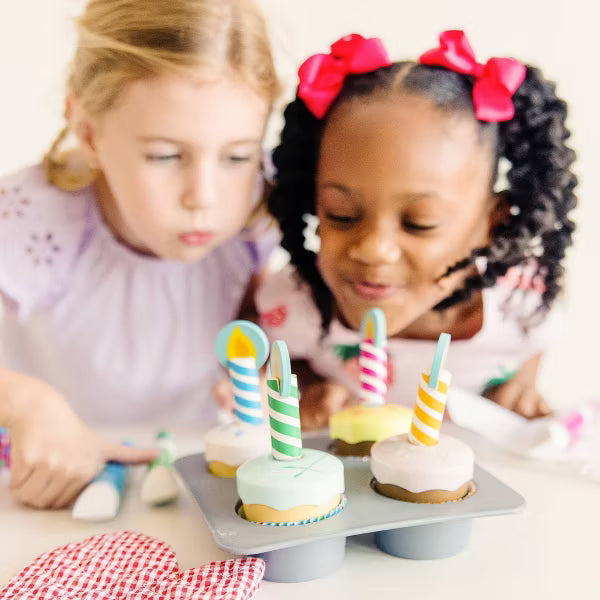 Melissa & Doug Bake and Decorate Wooden Cupcake Play Food Set